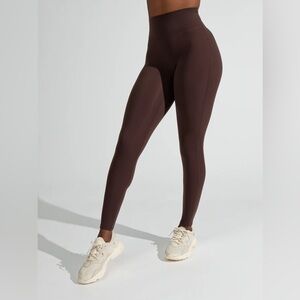 Buffbunny Legacy Legging in journey dark brown
